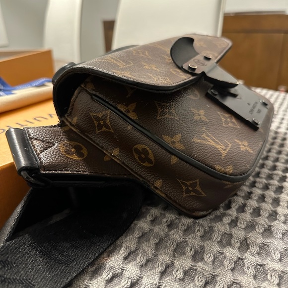 Louis Vuitton sling bag - Picture 7 of 7